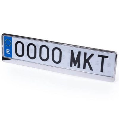 portamatrículas en color gris